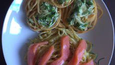 Spaghettis vertes au Philadelphia et au saumon fumé