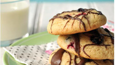 Cookies au cassis, marbrés au chocolat