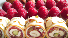 Roulé aux amandes et aux framboises