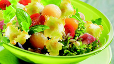 Salade d'été aux ravioles