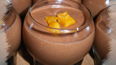 Mousse au chocolat au lait à la lavande et à l'abricot