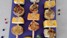 Brochettes de noix de saint Jacques au romarin et citron