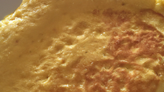 Fine omelette au fromage