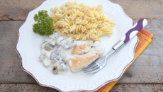 Escalope de poulet aux champignons et à la crème