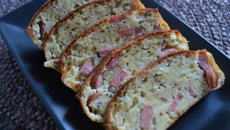 Cake aux knackis et à la moutarde