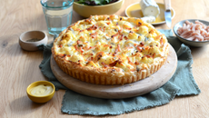 Tarte de chou-fleur aux allumettes et au fromage