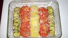 Gratin de courgettes, tomates et pommes de terre