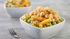 Crumble de parmesan de petits pois carottes au curry
