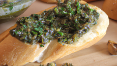 Baguette à la tapenade verte