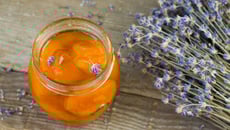 Compote d'abricots à la lavande