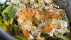 Gratin poireaux, vert d'ail, céleri, chou rave croustillant à la fêta