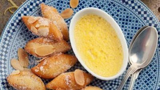 Bugnes aux amandes avec leurs crème citron, gingembre et vanille