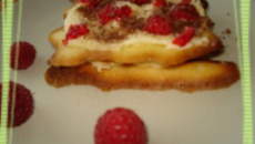 Mille feuilles de tuiles aux 2 chocolats et ses framboises
