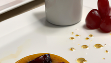 Crème brûlée au foie gras PIERRE de CHAUMEYRAC et fruits secs concassés