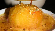 Pommes pochées et sa crème au safran