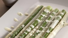 Duo d'asperges et sa sauce crémeuse