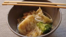 Soupe aux nouilles et raviolis