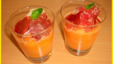 Soupe de melon au basilic et jambon sec