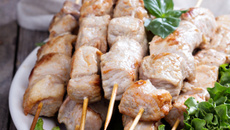 Brochettes de porc marinées au Yuzu