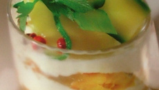 Mousses de ricotta au poivron et tagliatelles de courgettes