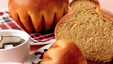 Brioche et son petit pot de crème au chocolat