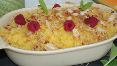 Compotée de melon d'Espagne, d'abricots et de framboises façon crumble