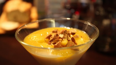 Verrine de mangue à l'amande et émiettée croquante