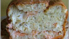 Cake au saumon, citron, pavot et son velouté à la ciboulette