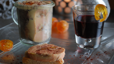 Foie gras au banyuls rouge, kumquate confit, épices et trait de cacao amer...