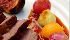 Magret de canard et sa réduction de bouillon à l'orange, gingembre et amaretto et légumes d'été indien...