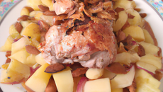 Chapon aux pommes, au boudin et aux amandes