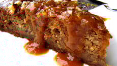 Gâteau moelleux à la banane, noisette, et caramel de banane