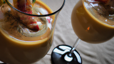 Smoothie de mangue et langoustines au caramel
