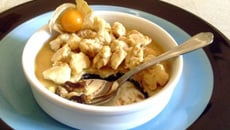 Marmelade de pruneaux, crème vanillée, croustillant à l'ail blanc de Lomagne