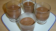 Mousse au chocolat noir et noix de beurre doux