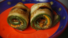 Roulé de courgette à la mimolette, thym et crème de balsamique