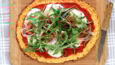 Pizza sans gluten à base de chou-fleur