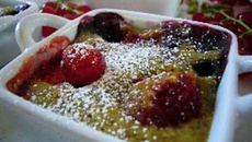 Mini gratins de fruits rouges à la pistache