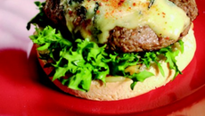 Burger viande fourme d'Ambert et Espelette