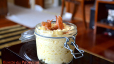 Risotto au parmesan et croustilles de jambon de Parme