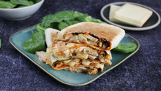 Quesadillas aux pousses d’épinard, poulet et fromage à raclette