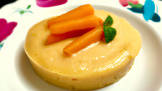 Chérie à la coque, crème de carottes et mouillette au beurre d'orange