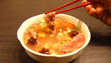 Magret de canard fermier des Landes poché en soupe un brin asiatique