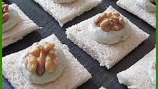 Canapés au roquefort et aux noix