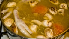 Tom Yam de pattes de poulet