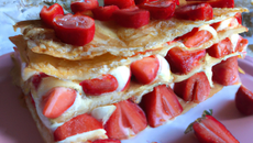 Mille-feuilles aux fraises et son glaçage rose