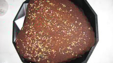 Gâteau au chocolat et morceaux d'amandes