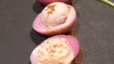 Déclinaison rosée d'œufs de caille