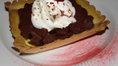 Tarte  framboise et chantilly et sa  pâte sablée au chocolat