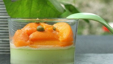 Chaud-froid d'abricots et crème pistache